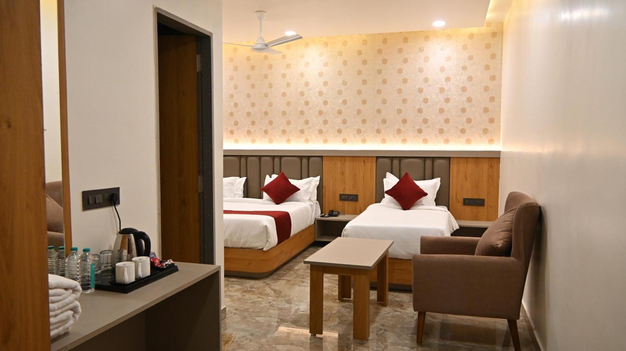 The Sky Comfort Hotel Mahi Dwārka Dış mekan fotoğraf